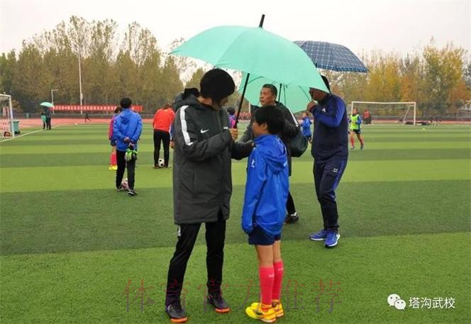 中国足协名宿辅导团赴山西繁峙、代县开展青少年足球辅导活动